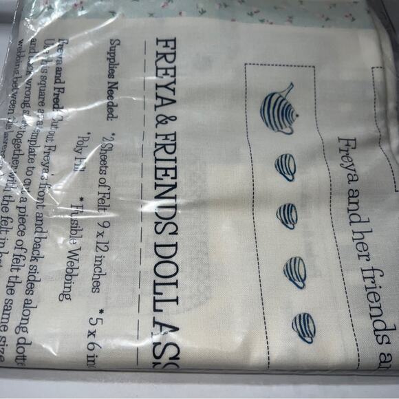 Moda Freya And Friends Dollhouse 1440 11P Moda Fabrics PILLOW NEW Factory Sealed - Picture 12 of 12